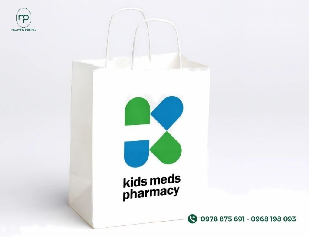 Logo phòng khám in trên túi giấy